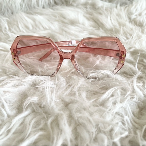 Back in stock soon! UO Willow Hexagon Sunglasses in Pink: Retro Reverie - Picture 7 of 14